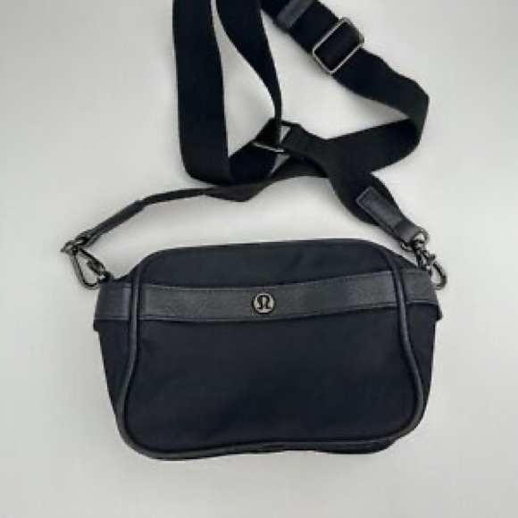 *FIRM* Lululemon Now And Always Crossbody Mini 3L Bag From 2019 - Picture 3 of 9